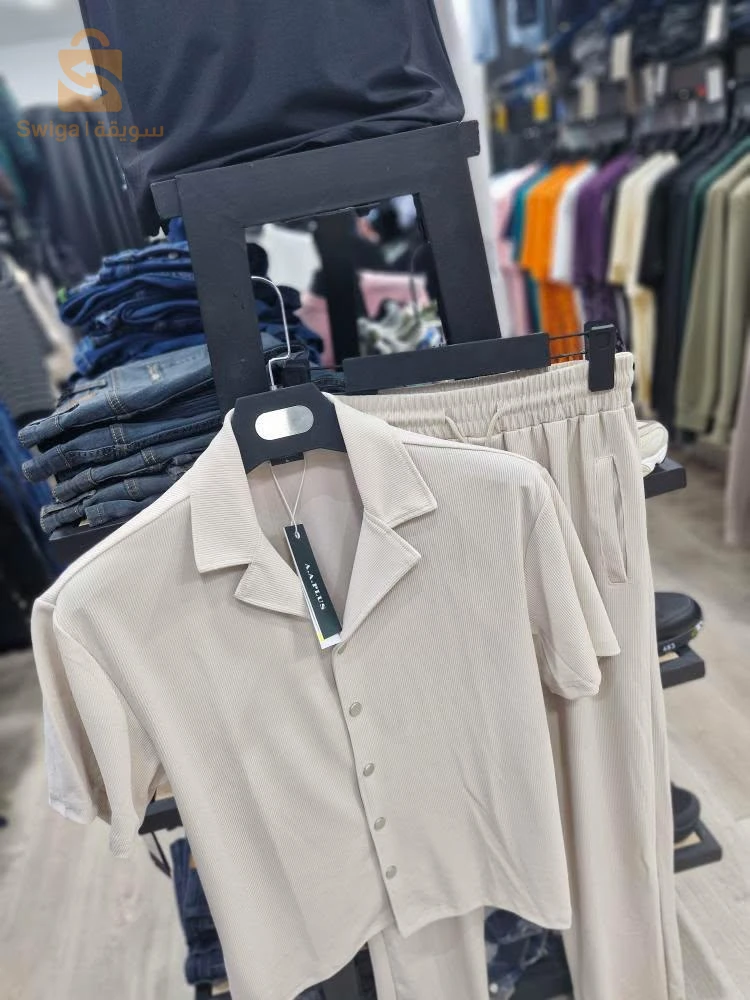 قمصان وتيشيرتات 
