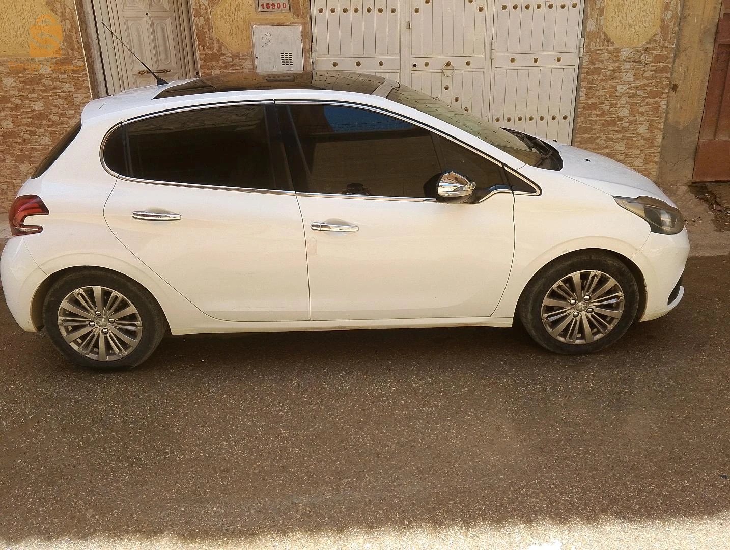 Peugeot 208 2016 7 BISKRA