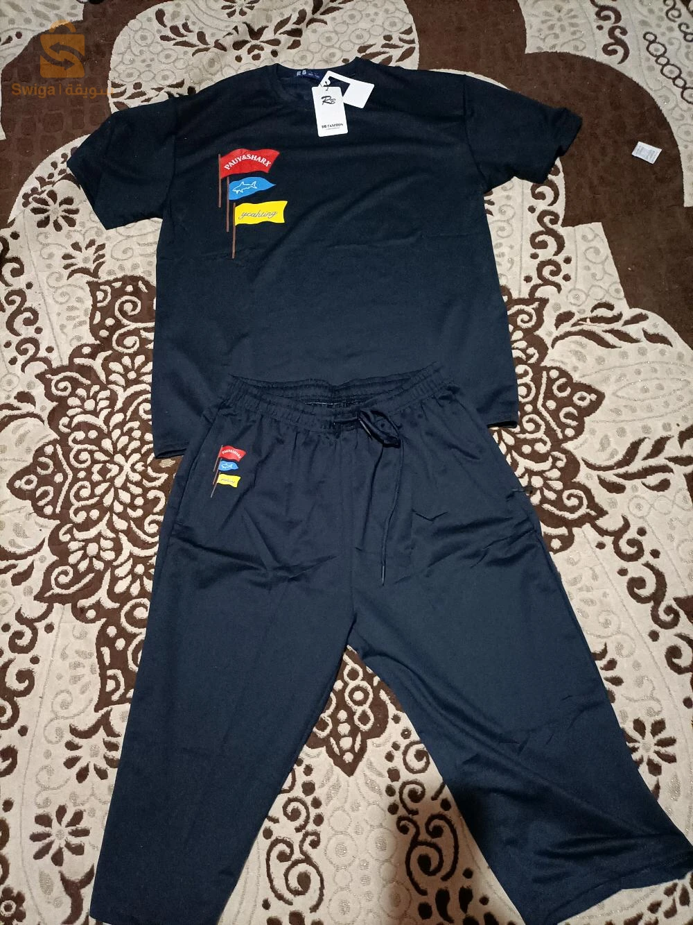 قمصان وتيشيرتات