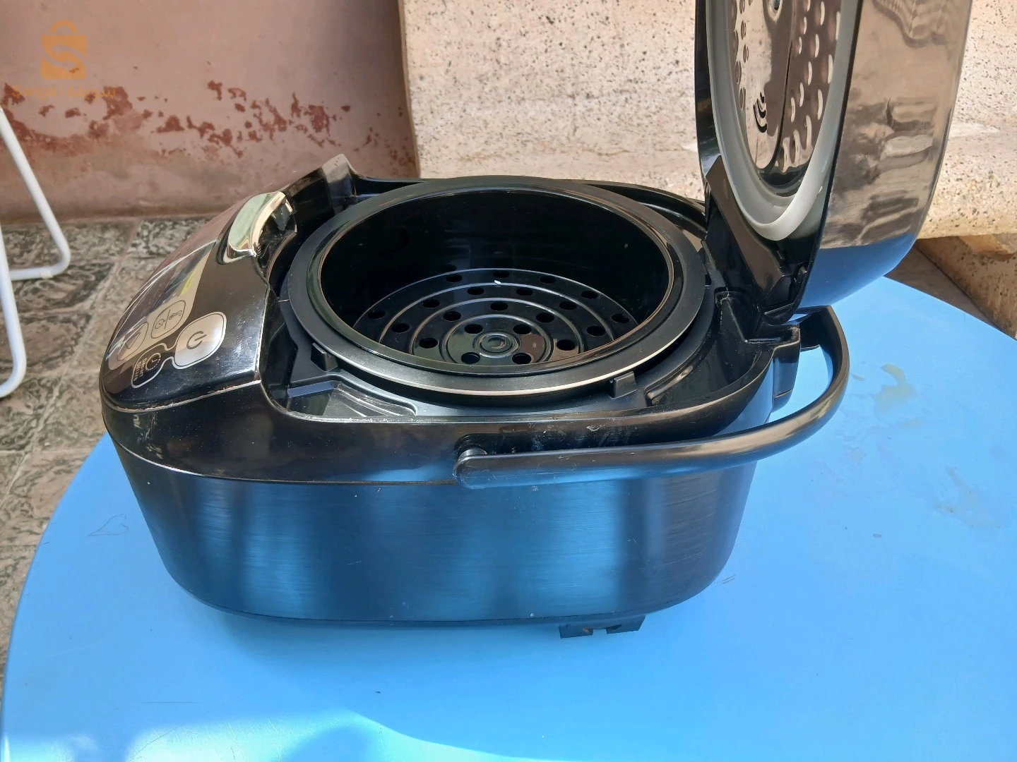 Stoves, ovens and microwaves