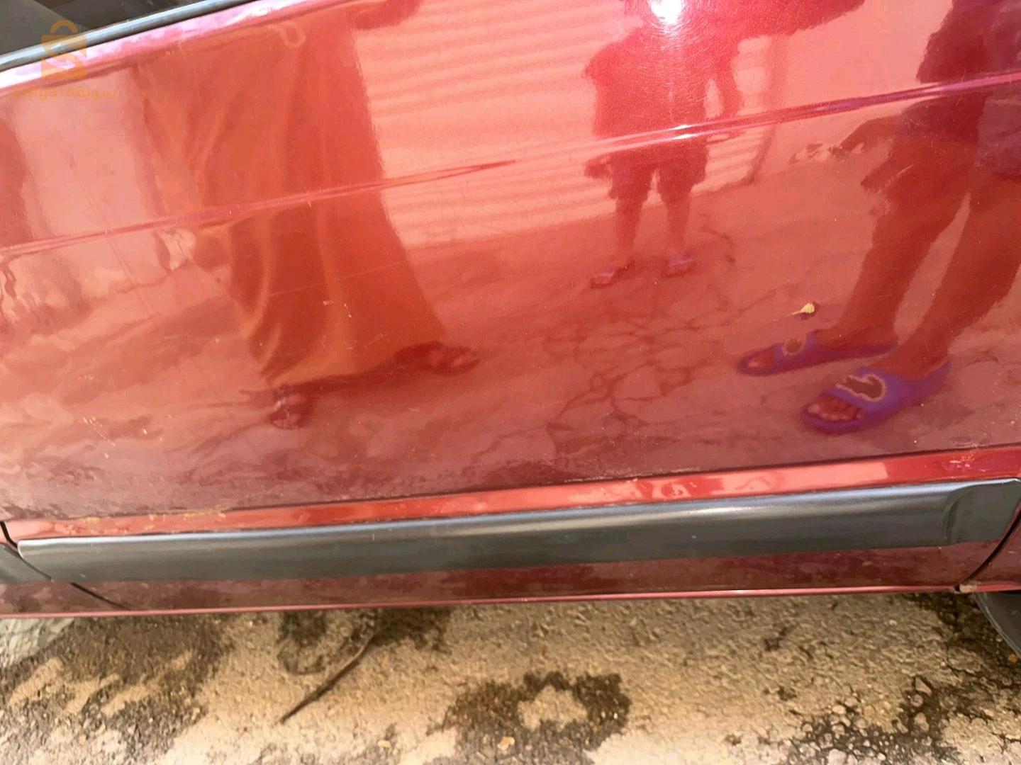 ،