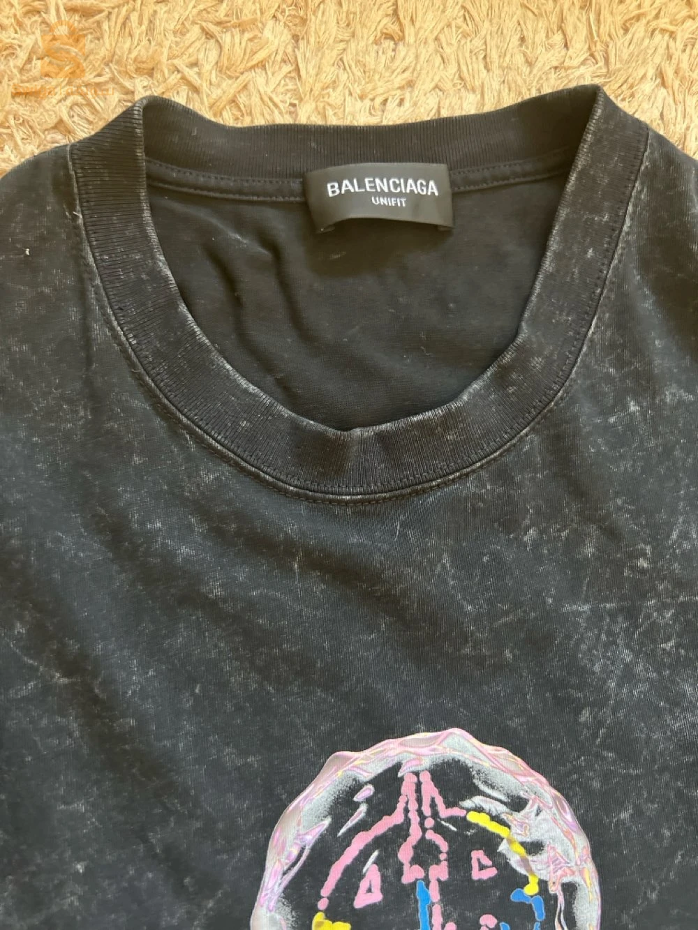 قمصان وتيشيرتات 