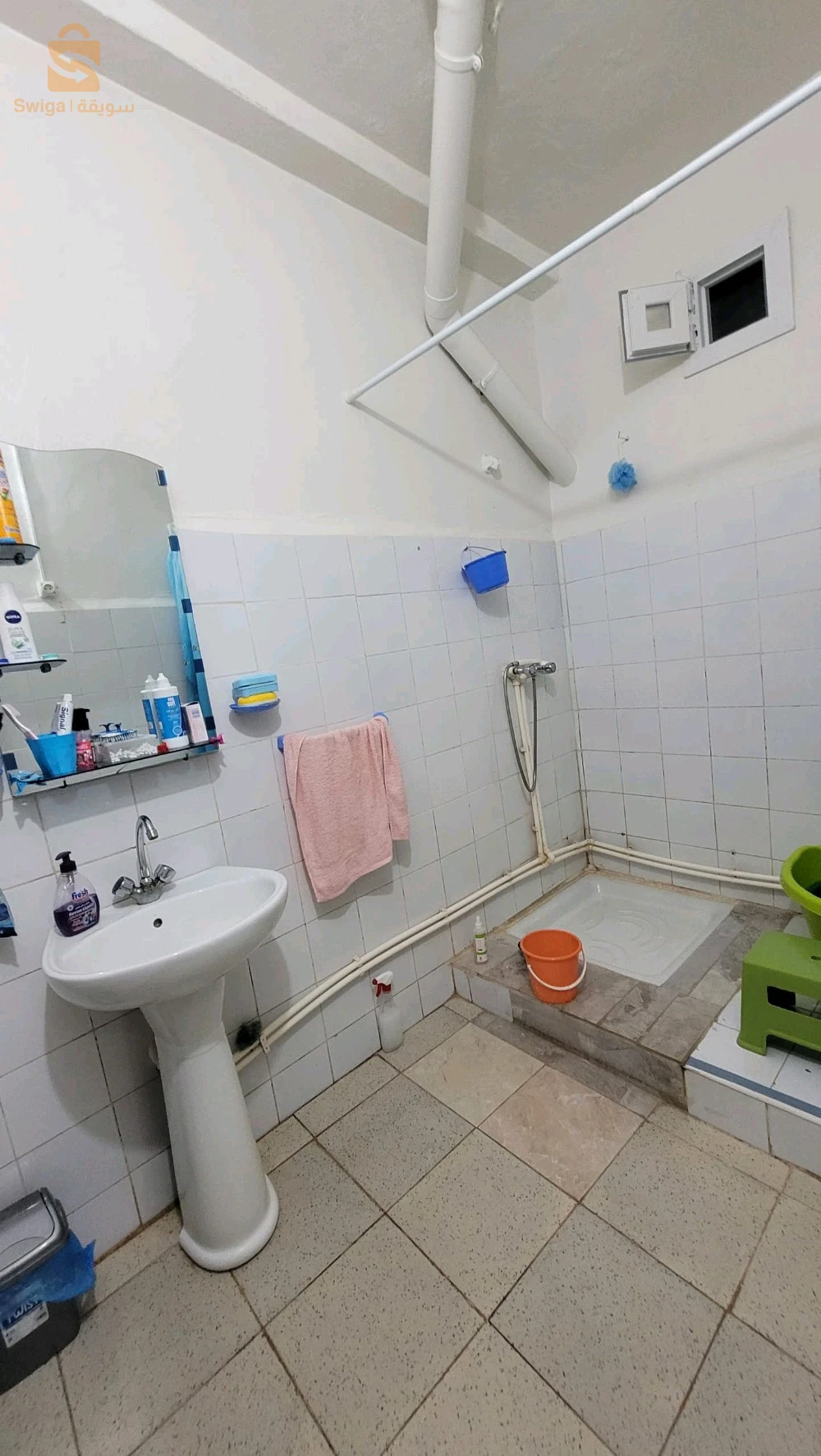 للبيع اراضي سكنية عدد الغرف 31 وهران