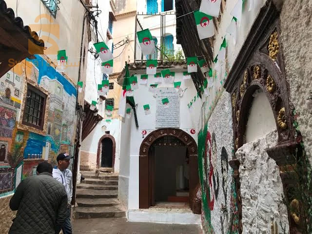 للبيع محلات تجارية عدد الغرف4 16 الجزائر