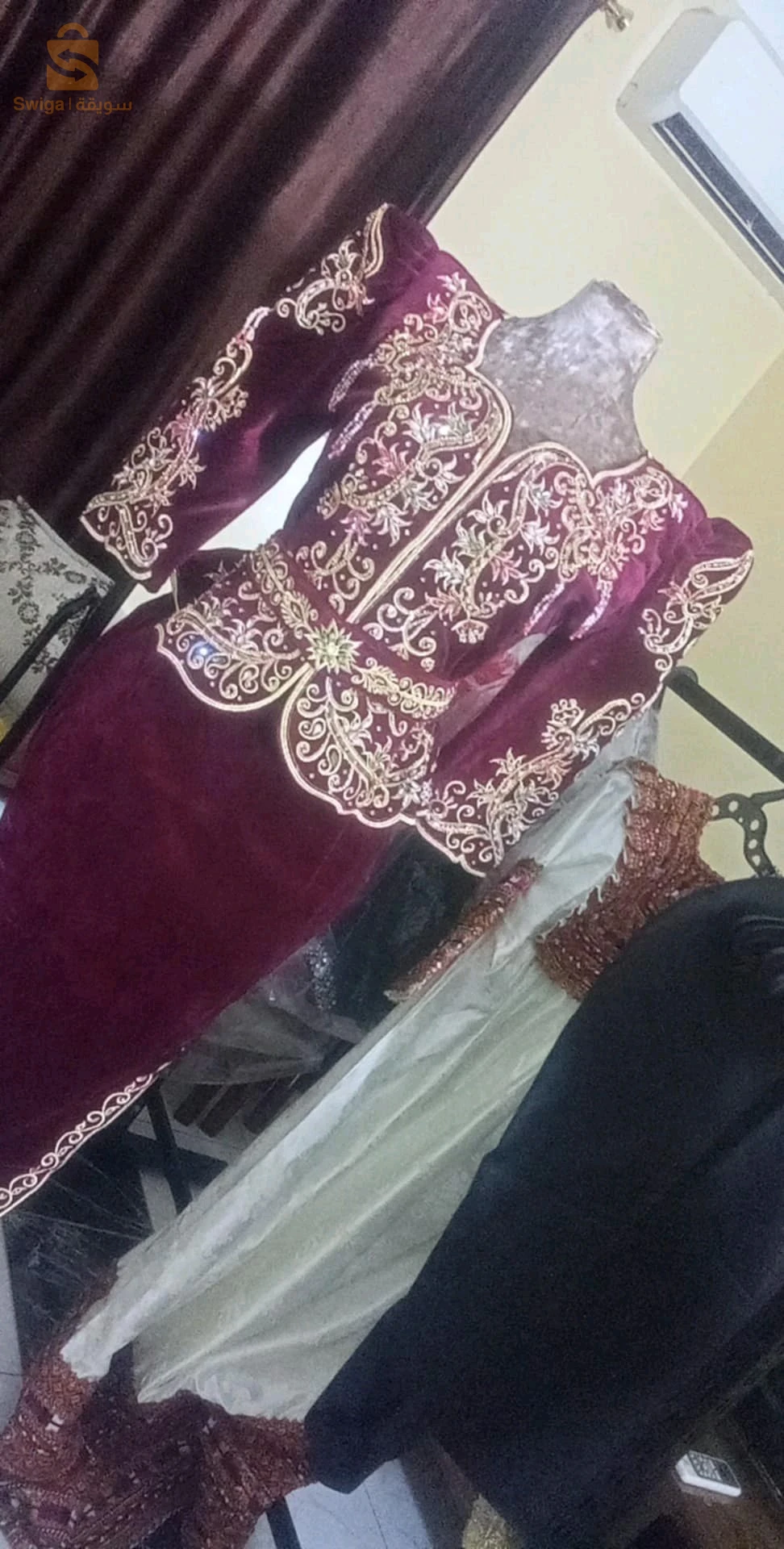 فساتين 