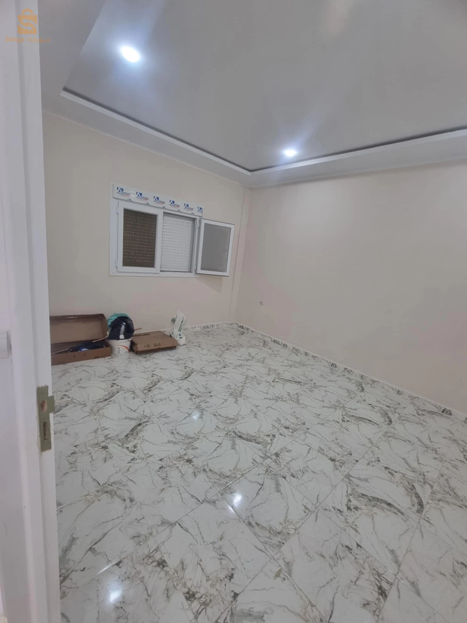 للبيع شقق سكنية عدد الغرف 31 وهران