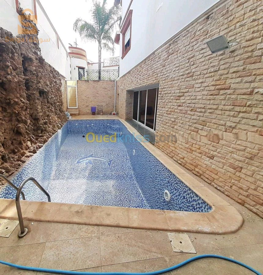 للبيع فلل سكنية عدد الغرفVente villa hydra.    500m bâti 250m  R+1.  .2 garage  1 garage 3 véhicules 2 garage activités Re de jardin salon + cuisine équipée +chambre d amie + hamme+toilette salle de bain Piscine 1er 3 chambres dans 1suite 16 الجزائر