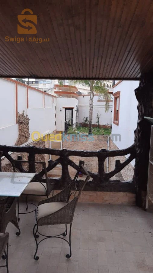 للبيع فلل سكنية عدد الغرفVente villa hydra.    500m bâti 250m  R+1.  .2 garage  1 garage 3 véhicules 2 garage activités Re de jardin salon + cuisine équipée +chambre d amie + hamme+toilette salle de bain Piscine 1er 3 chambres dans 1suite 16 الجزائر