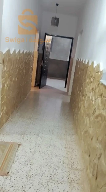 للبيع شقق سكنية عدد الغرفالمنزل يحتوي علي غرفتين و هول و مطبخ و صالون و حمام وكاف طيراس وفيروندة وحديقه 13 تلمسان