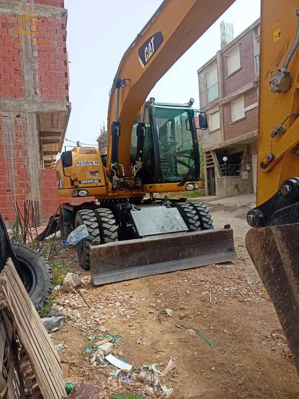 Benne basculante et excavatrices 