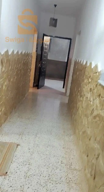 للبيع شقق سكنية عدد الغرفالمنزل يحتوي علي غرفتين و هول و مطبخ و صالون و حمام وكاف طيراس وفيروندة وحديقه 13 تلمسان
