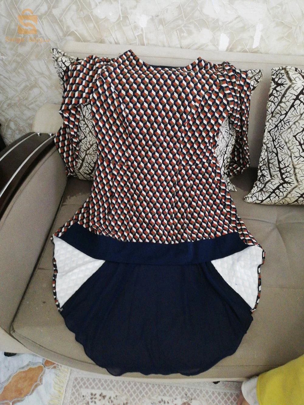 قمصان وبلوزات 