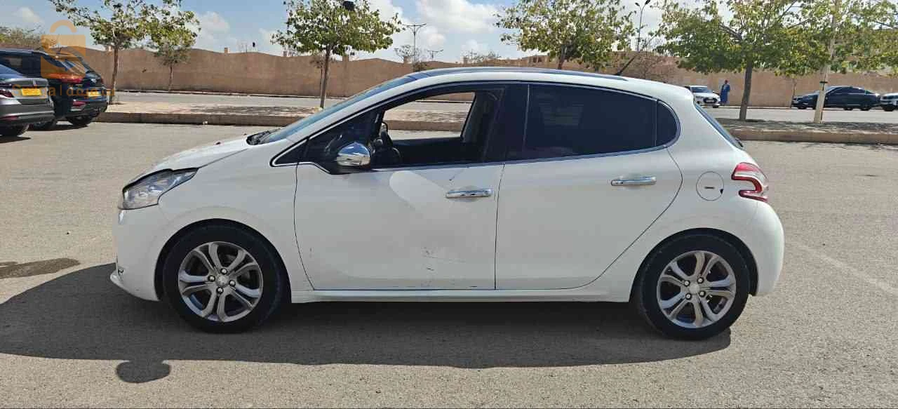 بيجو 208 2014 5 باتنة