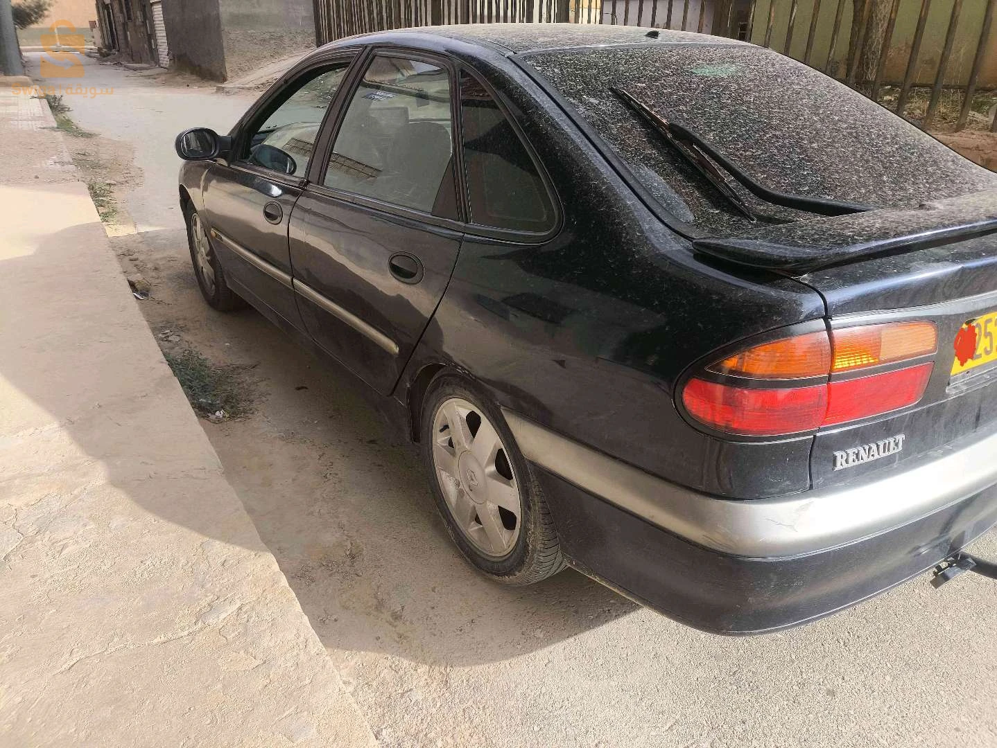 رينو Laguna 1999 32 البيض