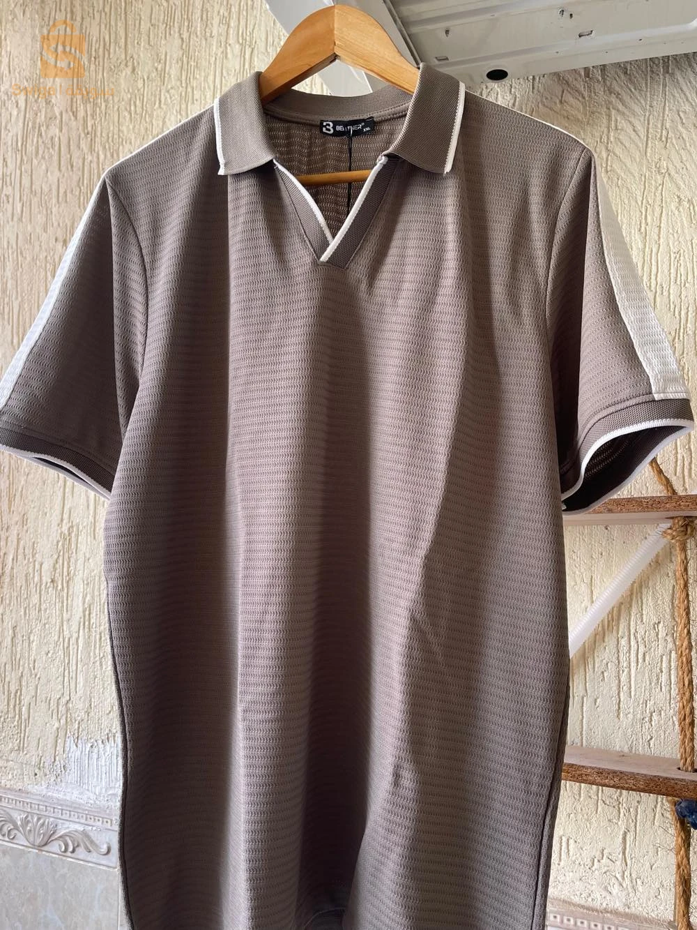 قمصان وتيشيرتات