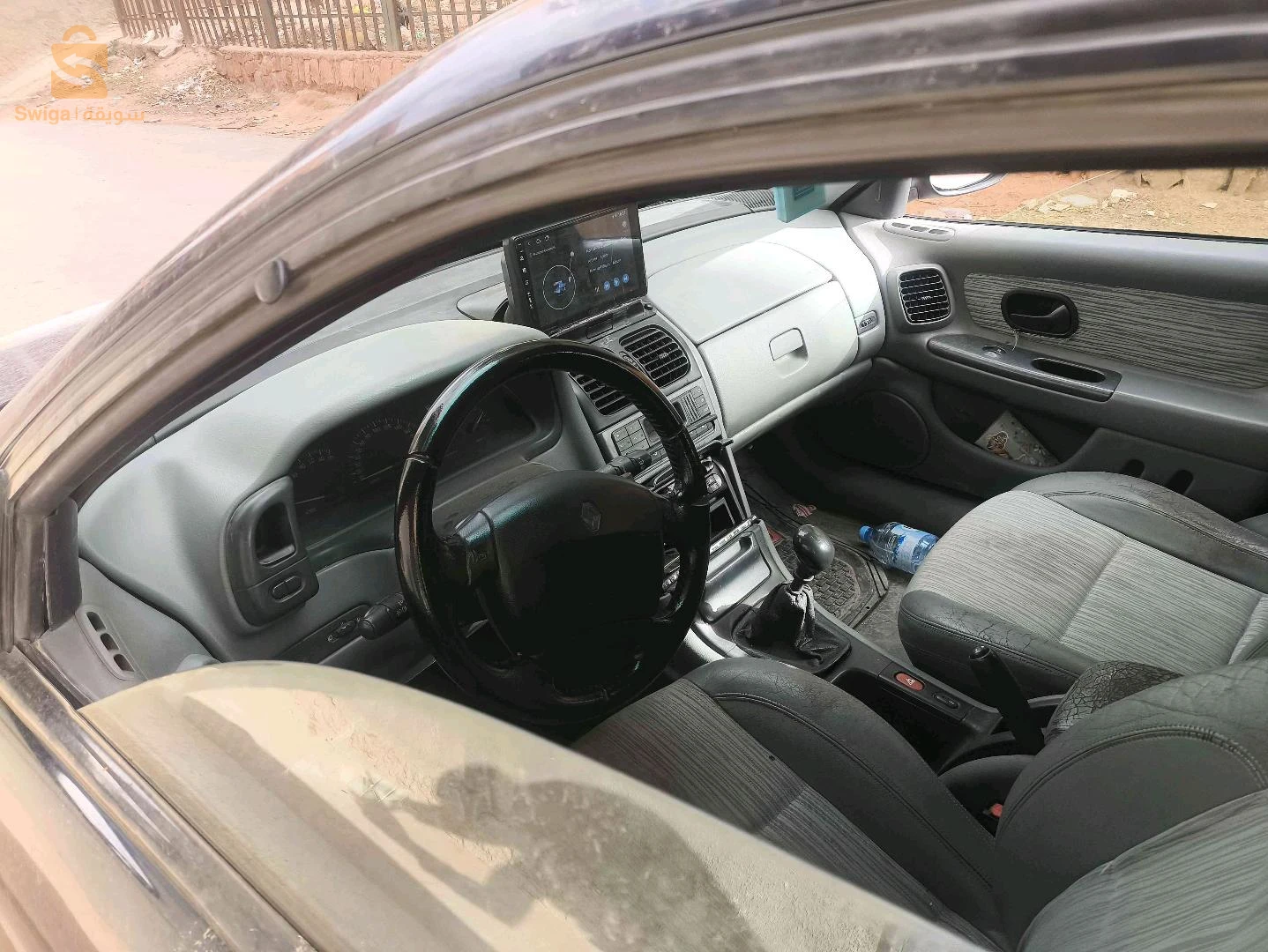 رينو Laguna 1999 32 البيض