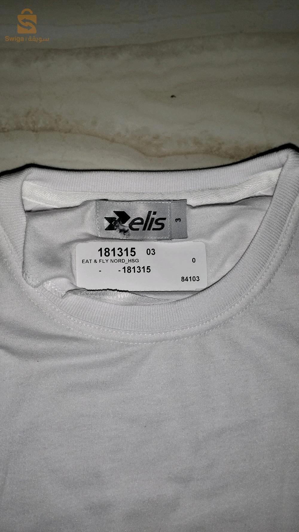 قمصان وتيشيرتات 