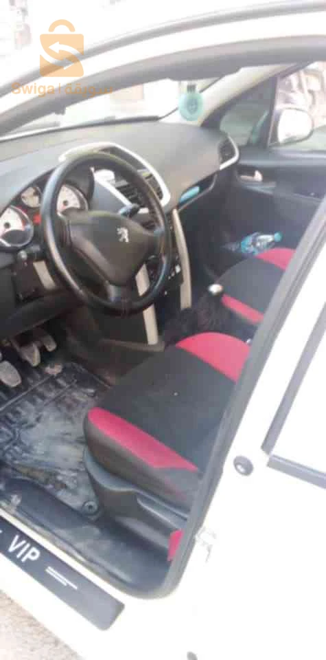 Peugeot 207 2012 4 OUM EL BOUAGHI