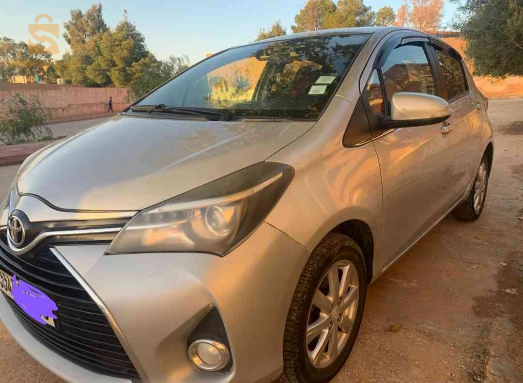 تويوتا Yaris 2015 32 البيض