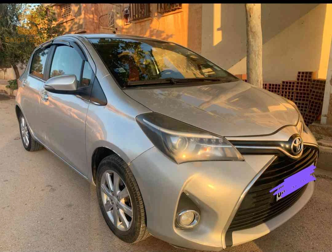تويوتا Yaris 2015 32 البيض