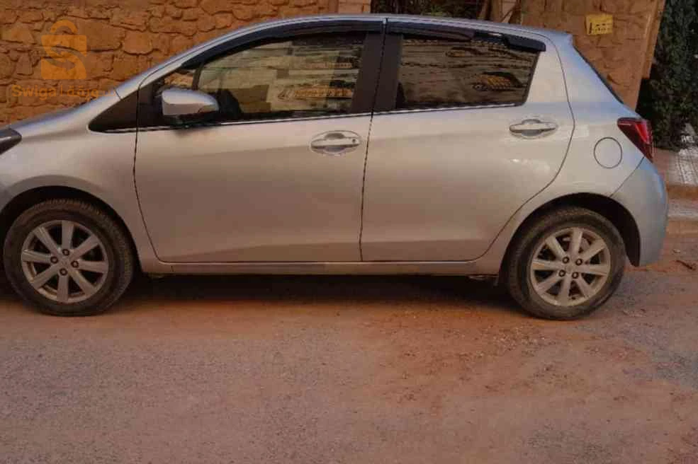 تويوتا Yaris 2015 32 البيض