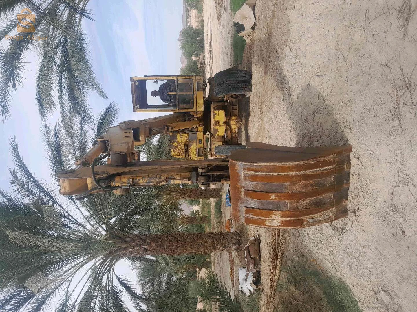 قلّابات وحفّارات 