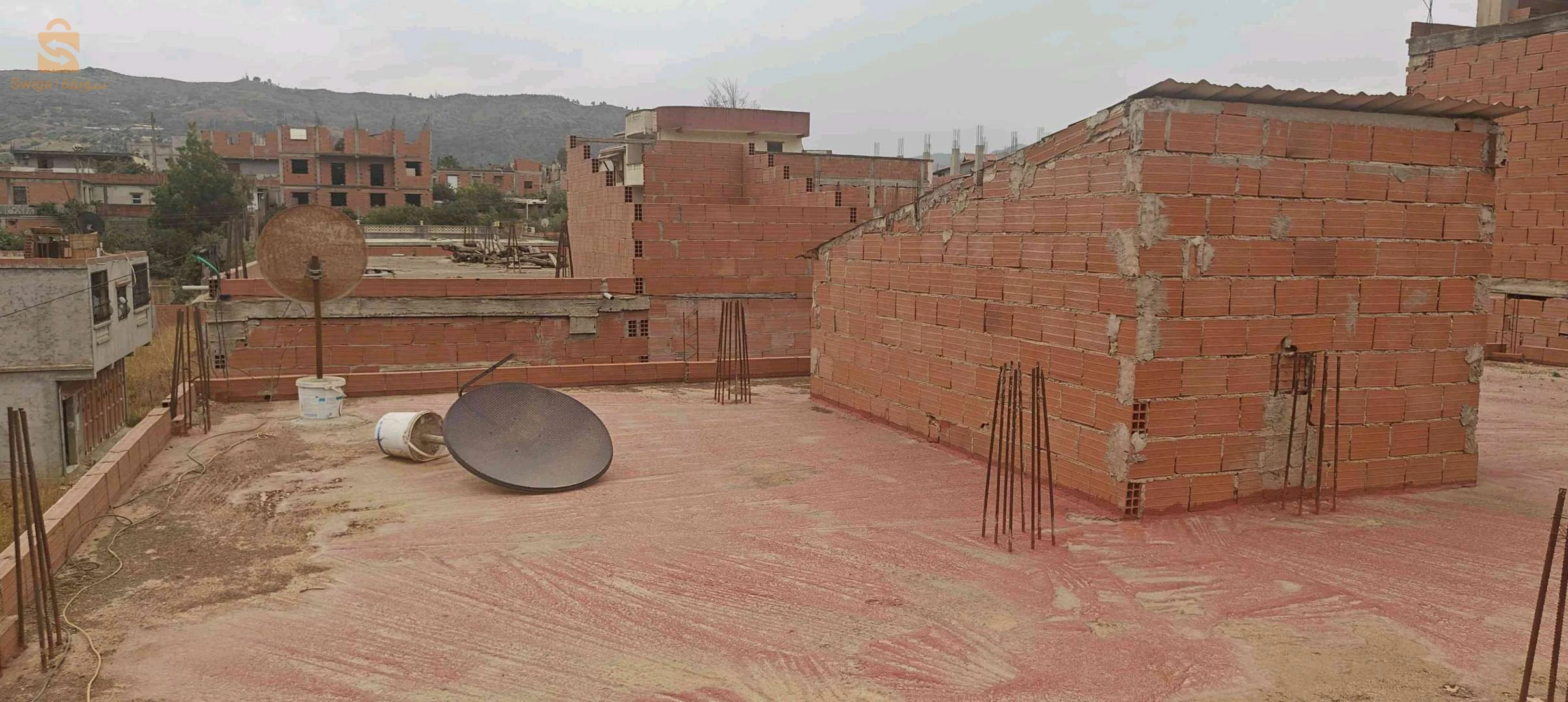 بيت ب5 غرف ، ذات مساحة واسعة 342 بالأخضرية