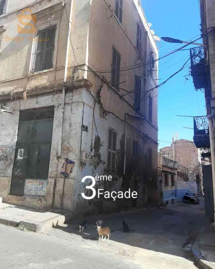 للبيع عمارات عدد الغرف 31 وهران