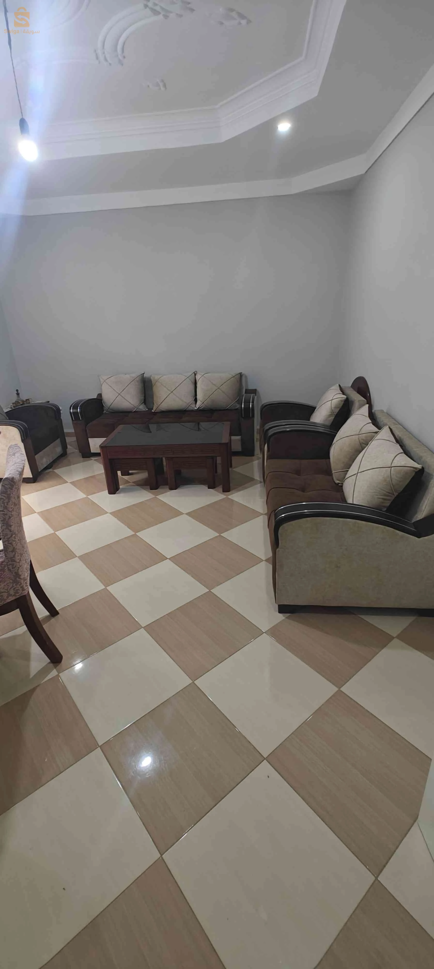 بيت ب5 غرف ، ذات مساحة واسعة 342 بالأخضرية
