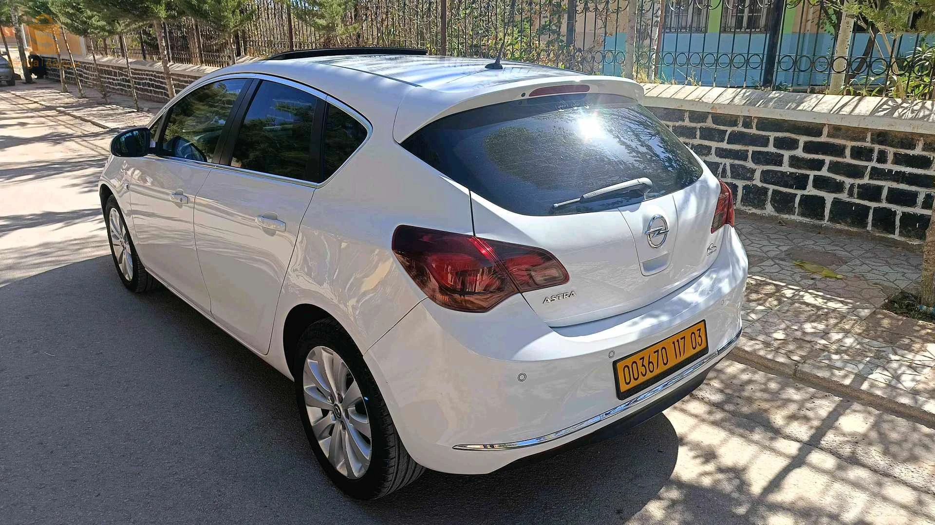 Opel Astra 2017 3 LAGHOUAT