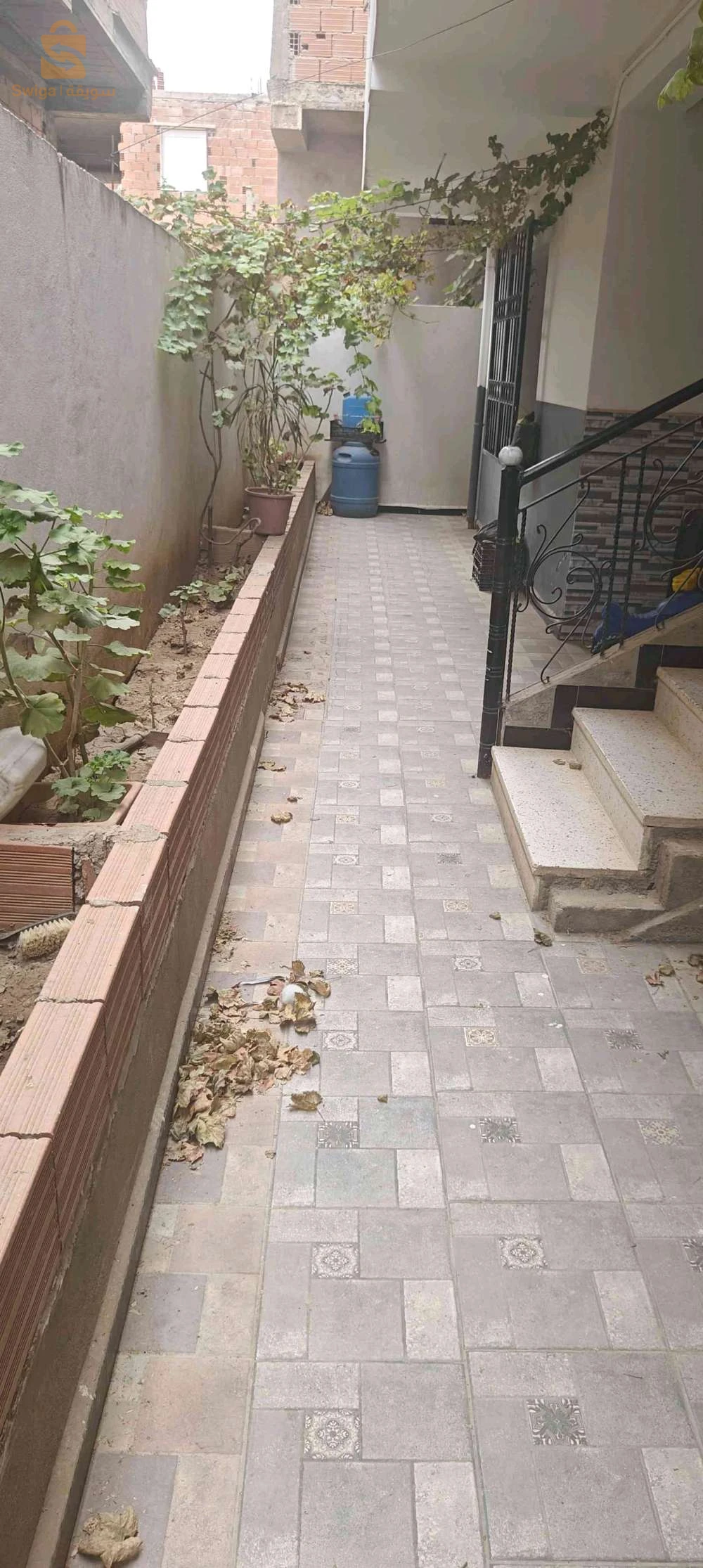 بيت ب5 غرف ، ذات مساحة واسعة 342 بالأخضرية