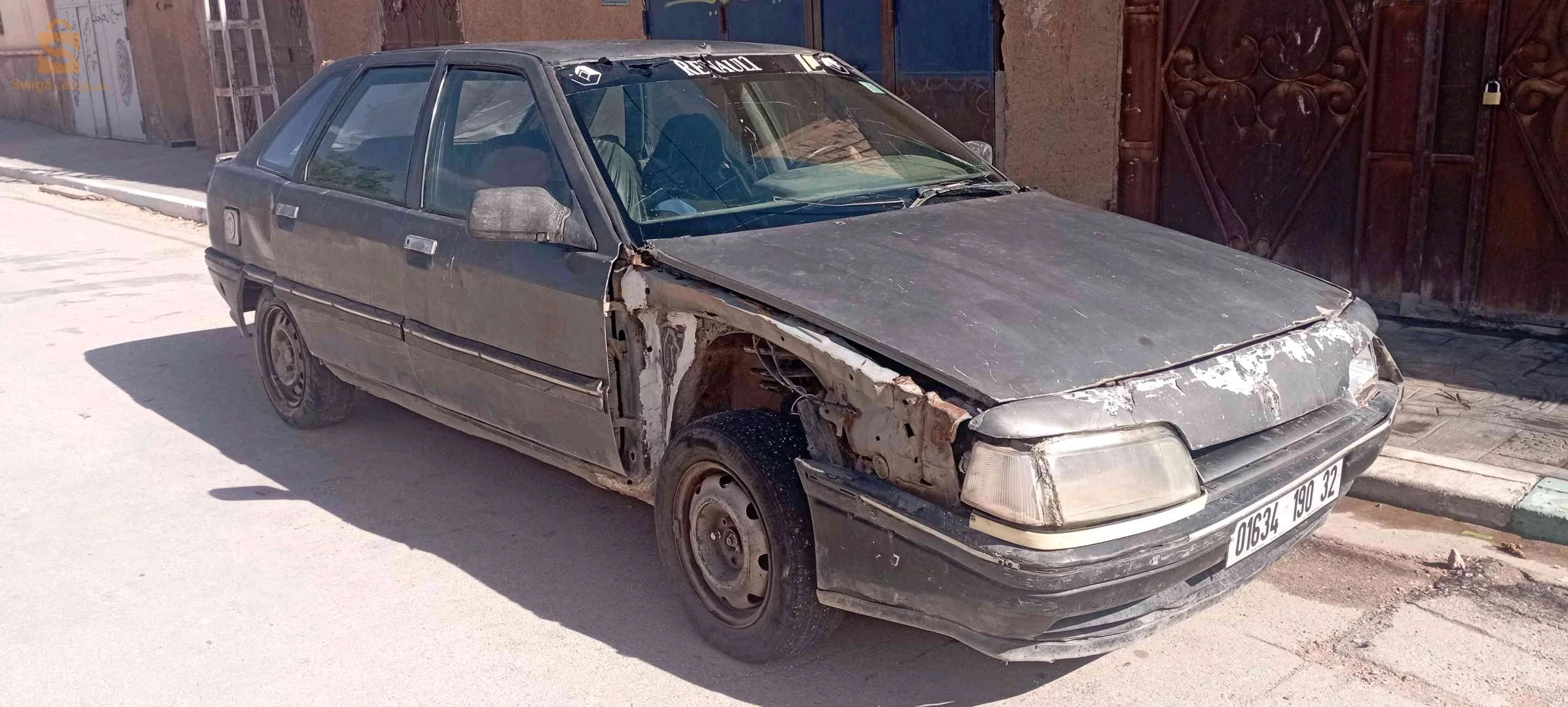 رينو R 21 1990 32 البيض