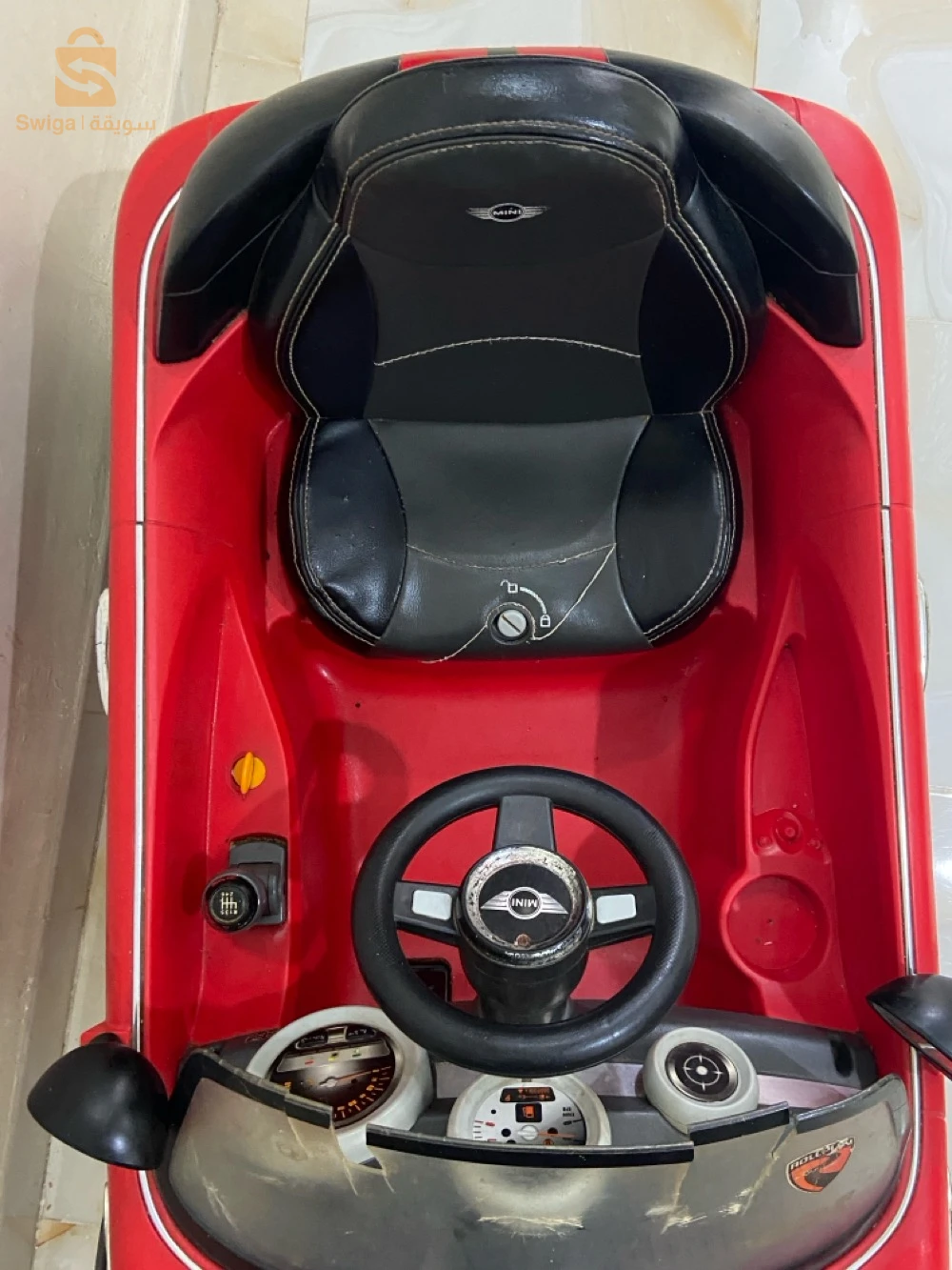 سيارة اطفال