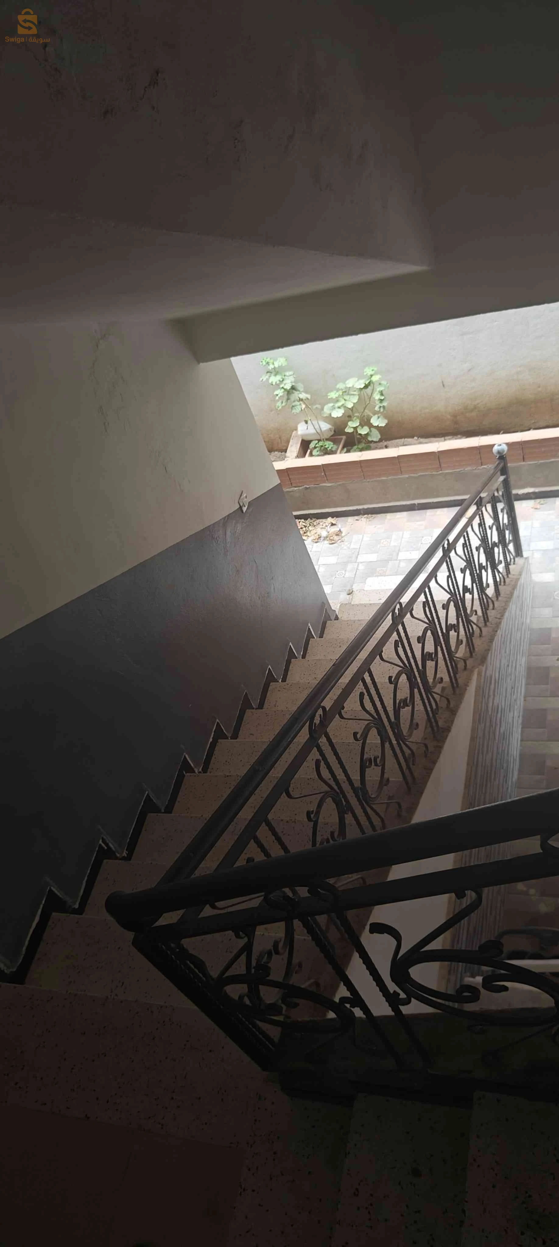 بيت ب5 غرف ، ذات مساحة واسعة 342 بالأخضرية