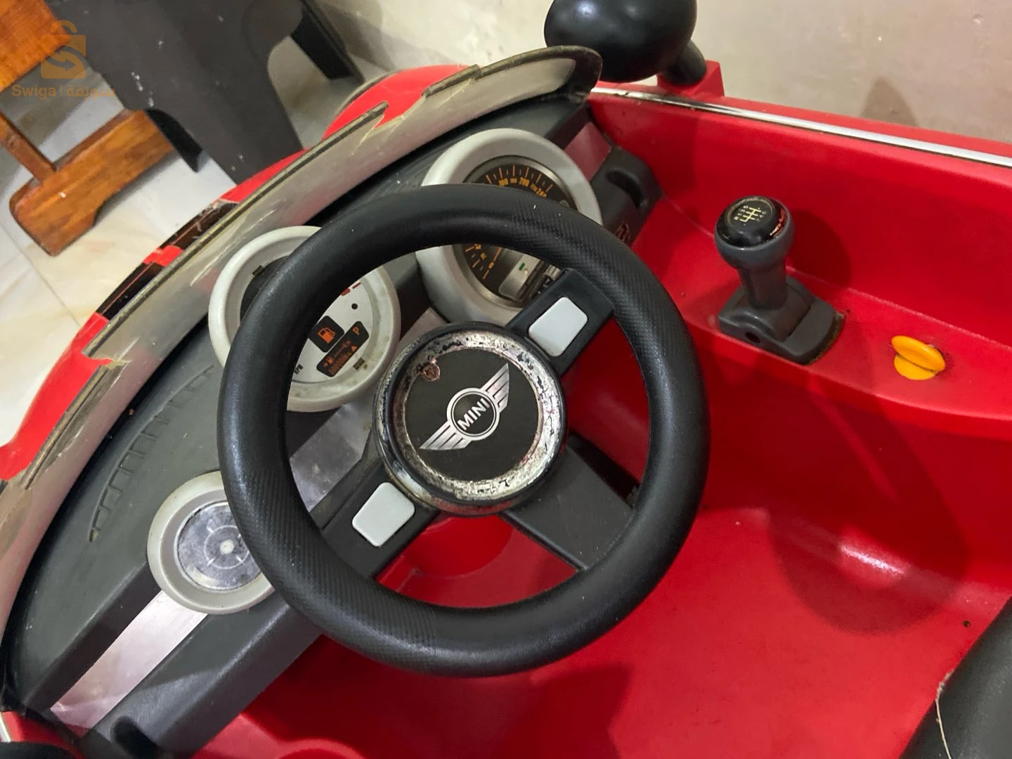 سيارة اطفال