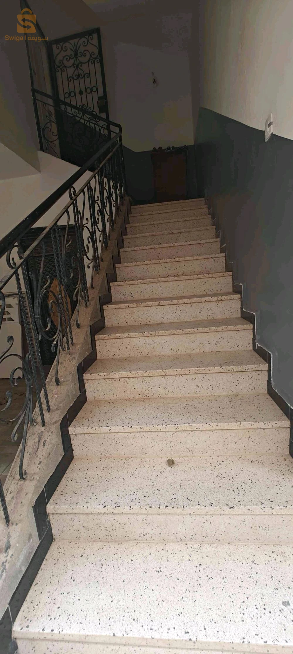 بيت ب5 غرف ، ذات مساحة واسعة 342 بالأخضرية
