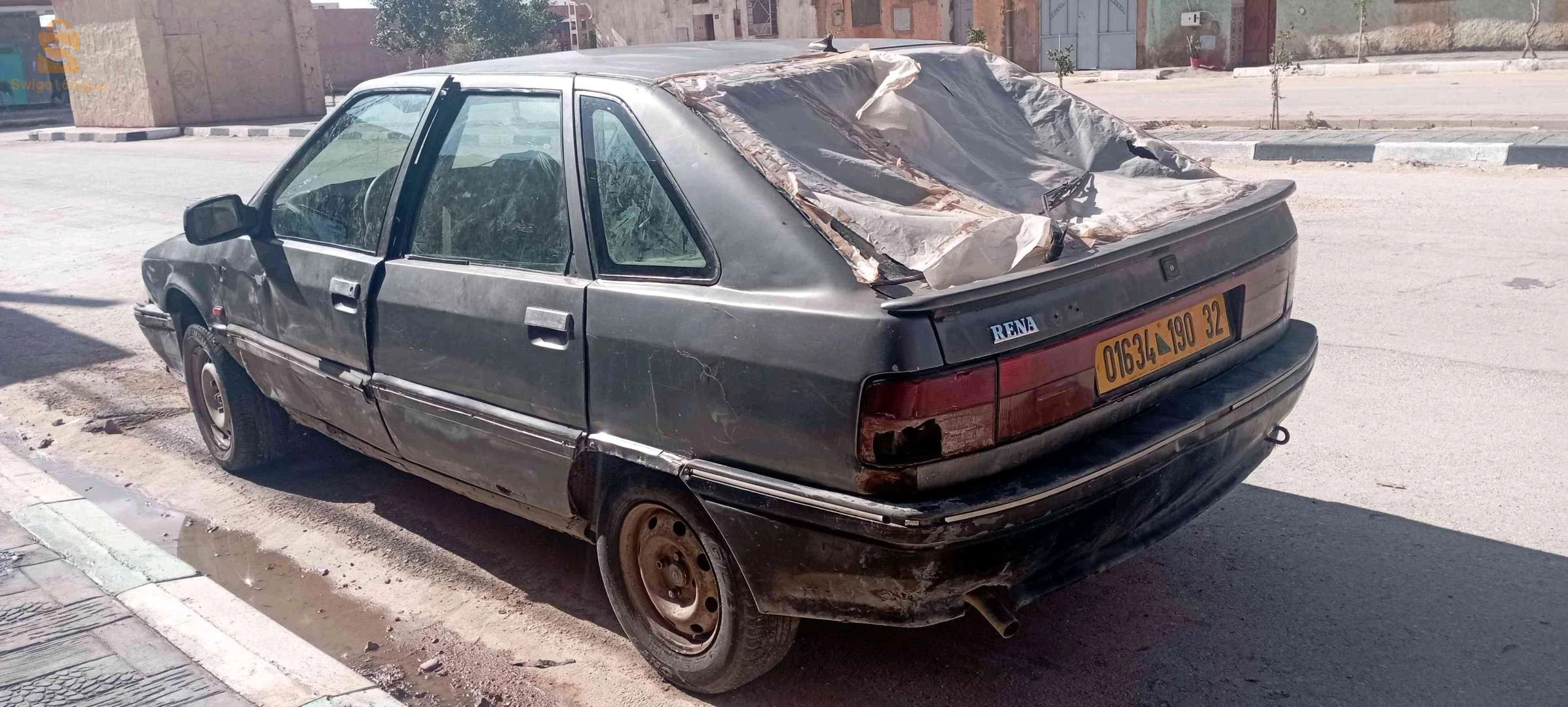رينو R 21 1990 32 البيض