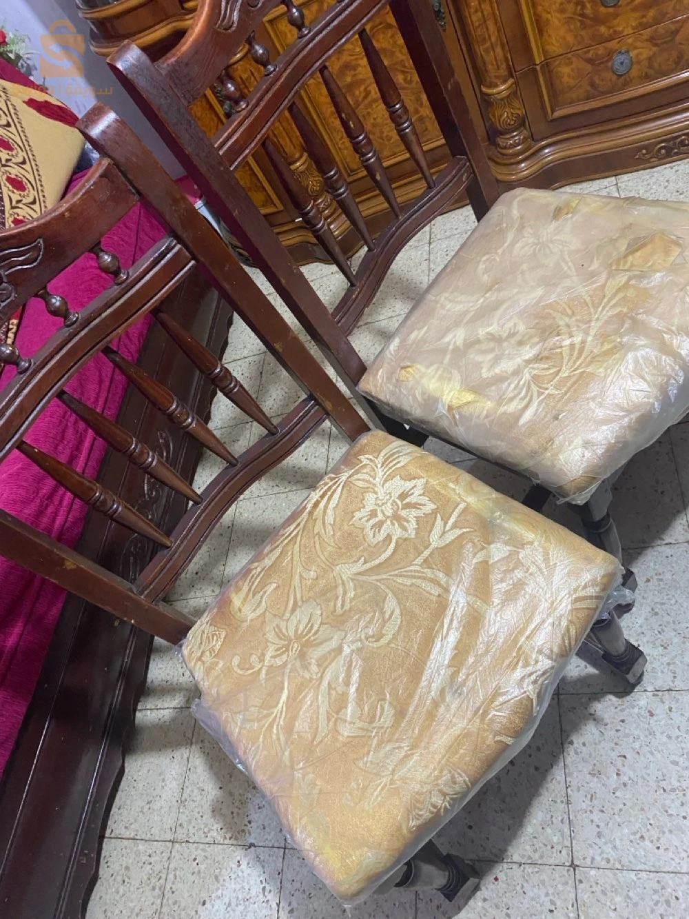 بيع طاولة أكل بستة كراسي سعر مليون ونصف