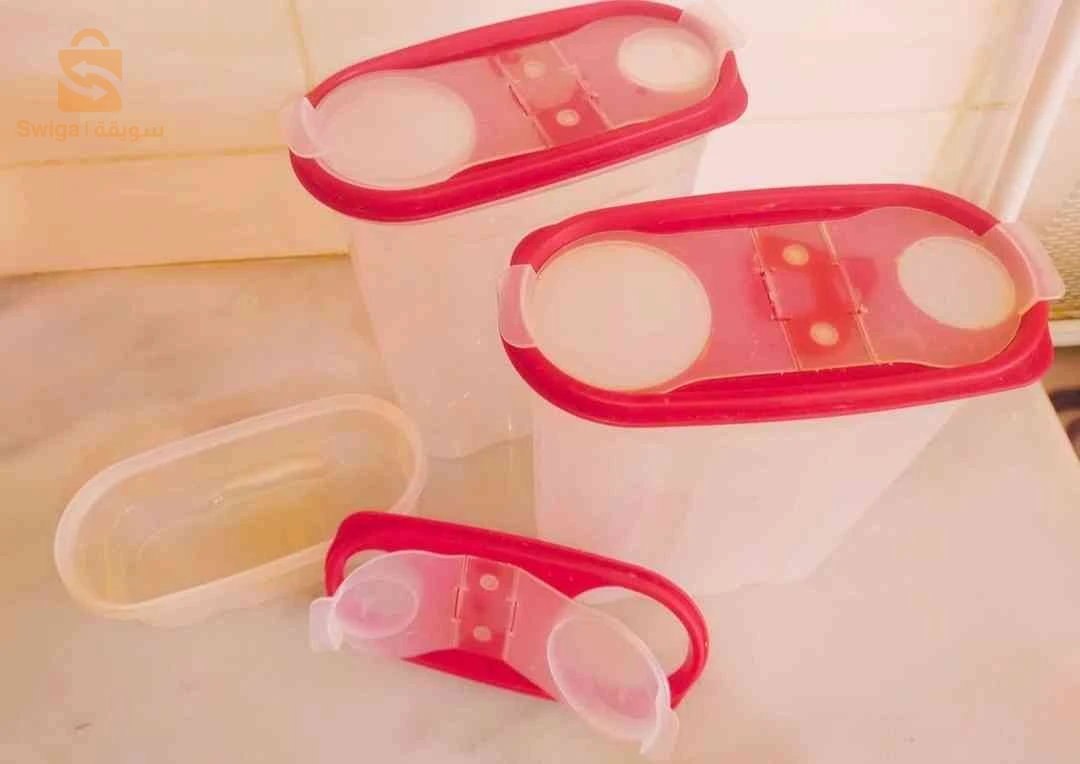 égouttoir, boites, petite table....