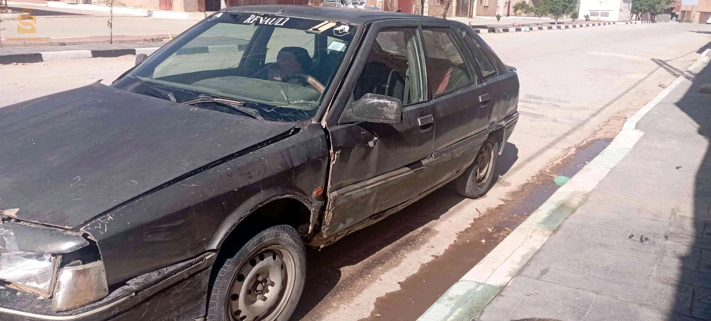 رينو R 21 1990 32 البيض