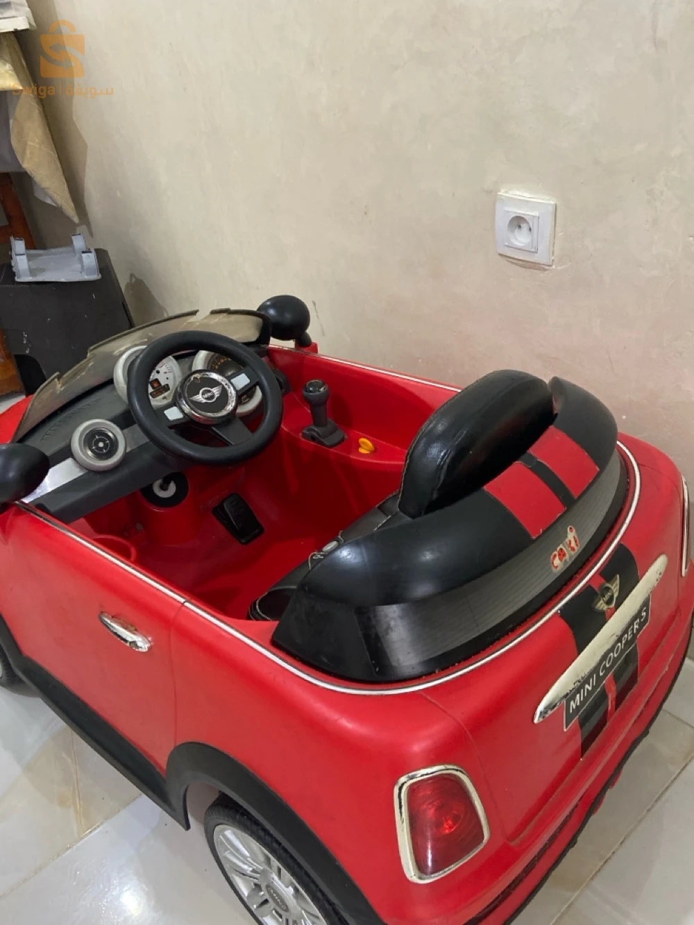 سيارة اطفال