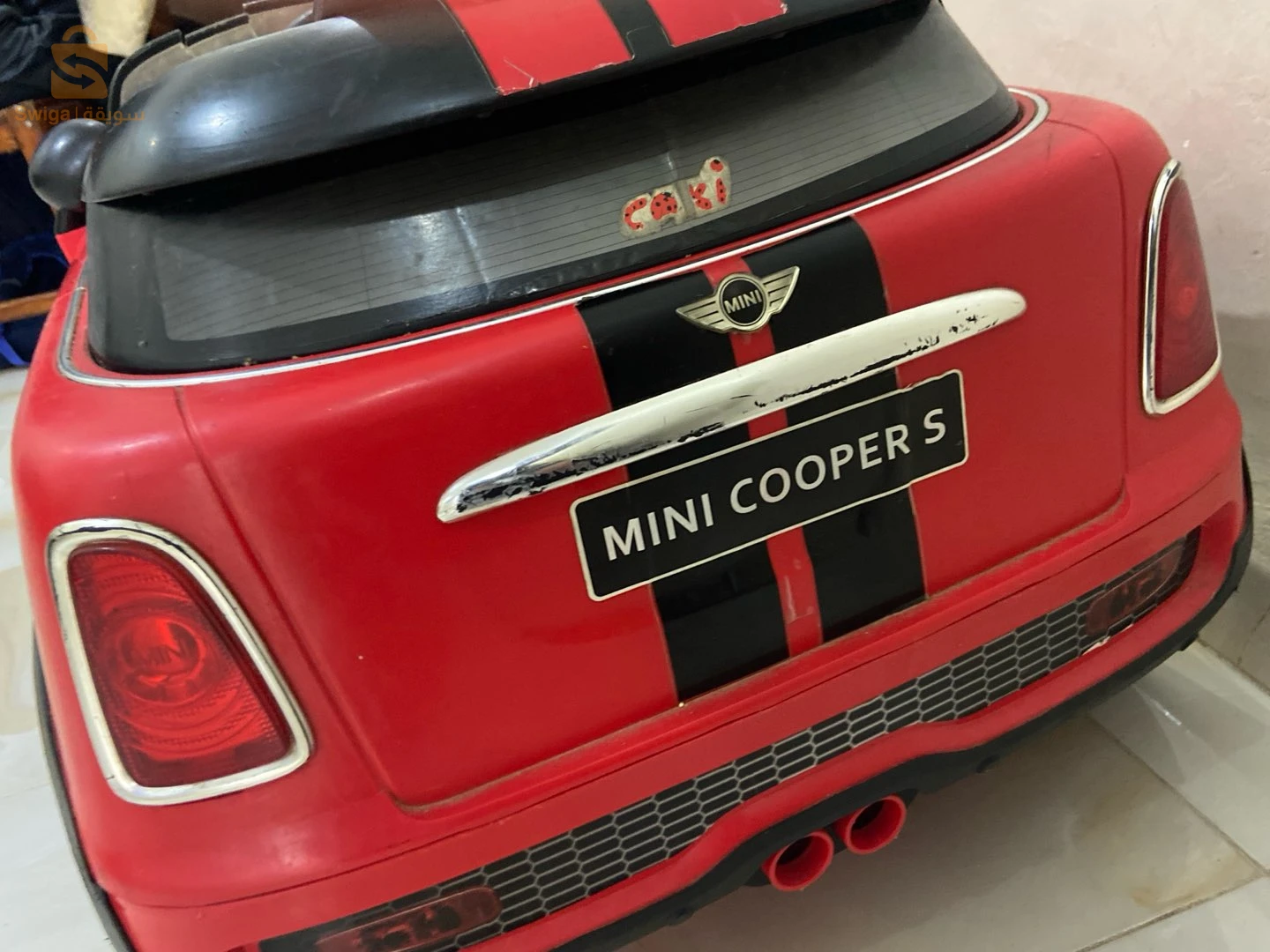 سيارة اطفال