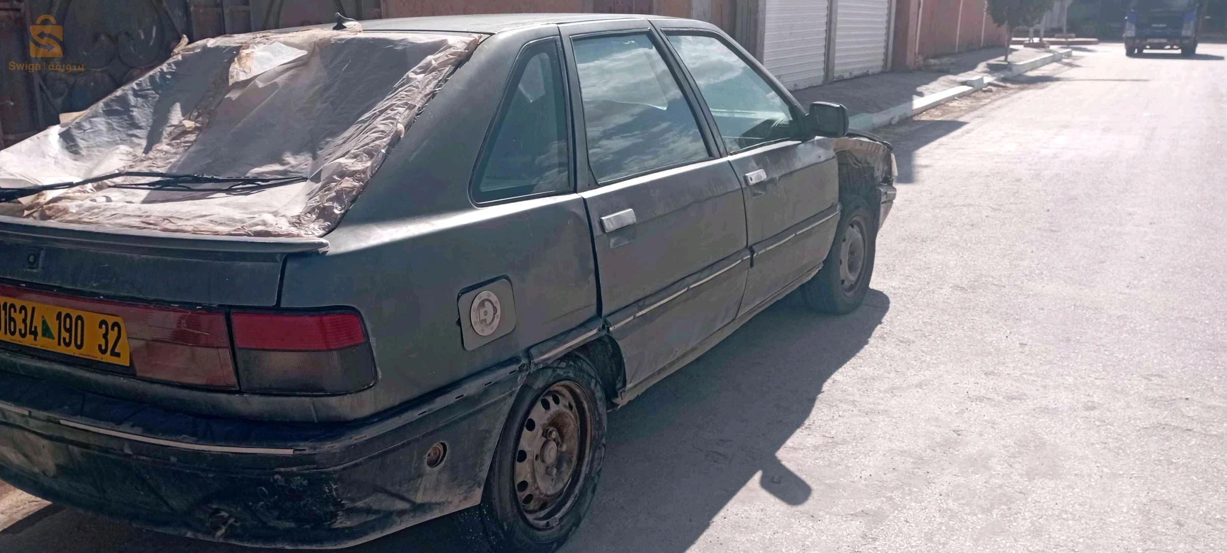 رينو R 21 1990 32 البيض