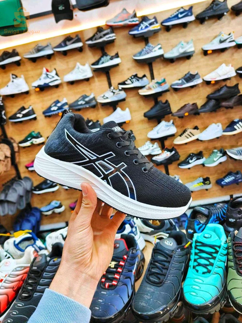 حذاء Asics رياضي