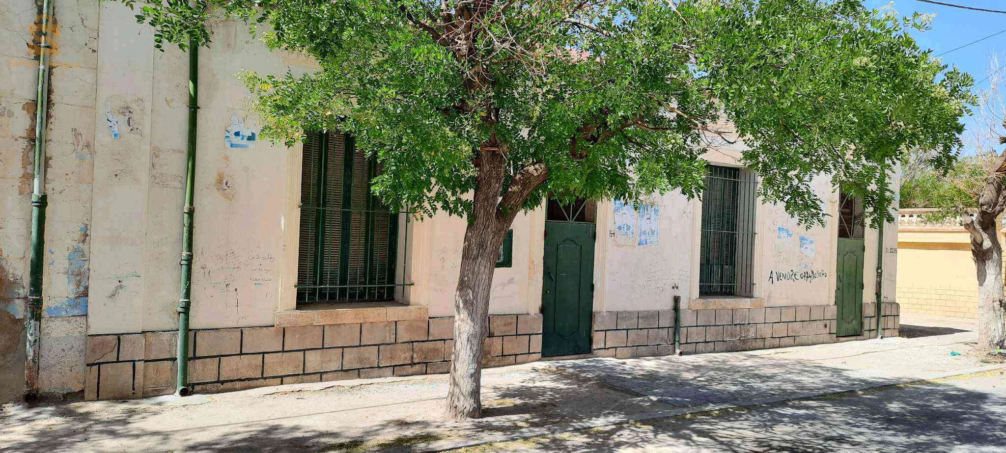 قطعه ارض فيها 1054 متر البيت فيه 400 متر وقطعه الارض فيها 656 متر الارض وراء البيت عقد ملكيه رقم الهاتف 06 56 83 72 54 نورو