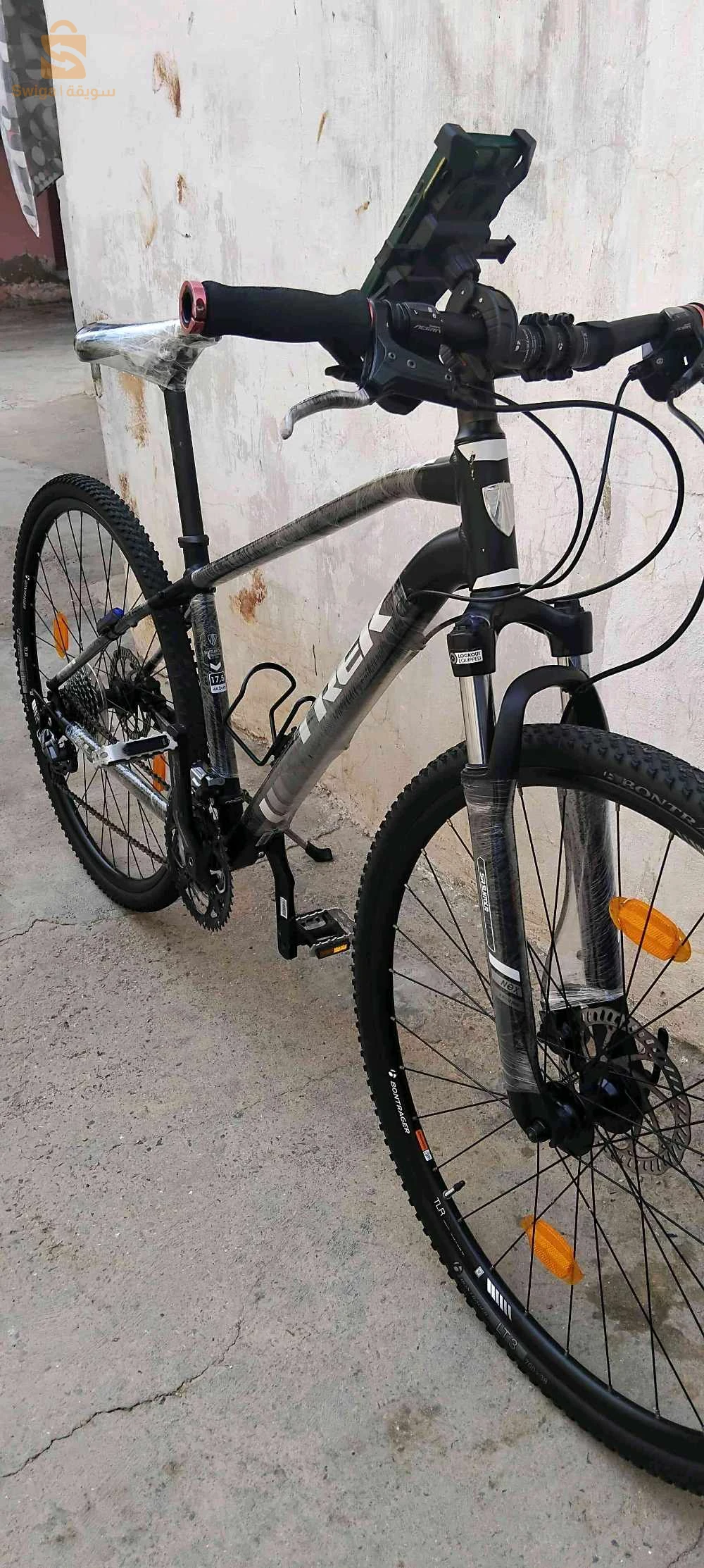Vélo track BONTRAGER 10 sur 10 disponible 58 numéro de téléphone 
07 78 61 52 65 prix (65)