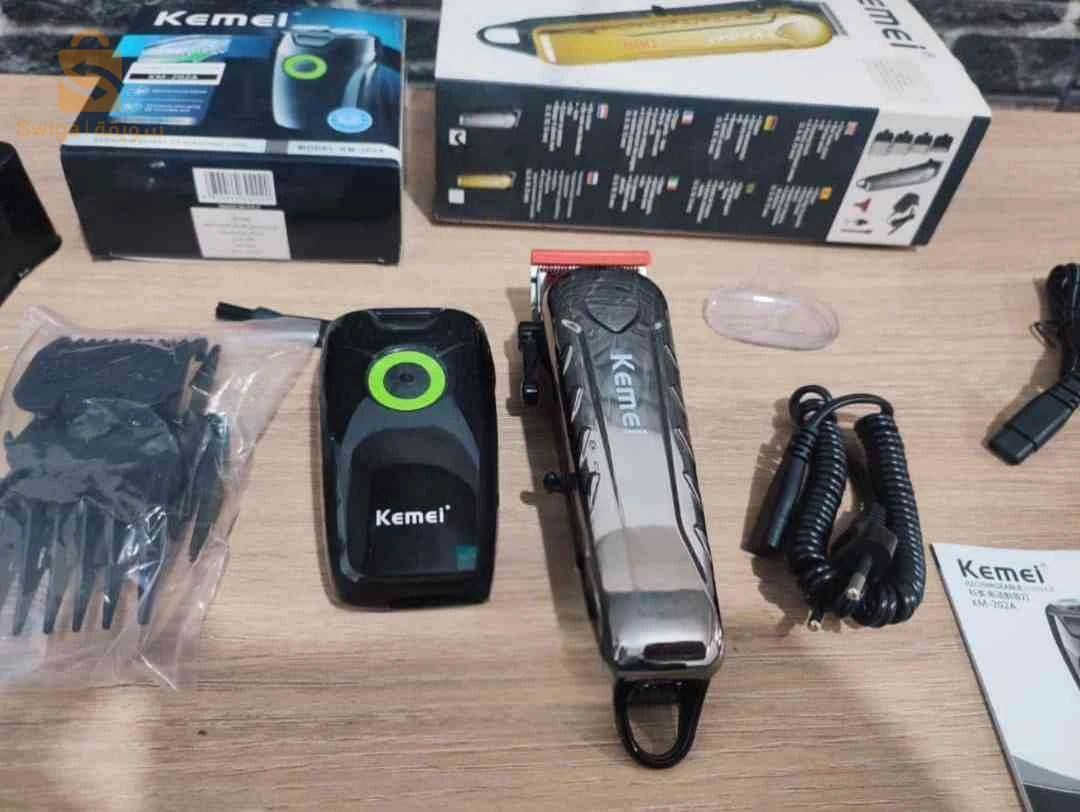 Pack Tondeuse 2 En1 OriginalPack tondeuse 2 en1 Original :✅ Tondeuse kemei sans fil avec dégradation 0,5 avec afficheur LED chromé✅ Tondeuse Kemei pour barbe spécial 0