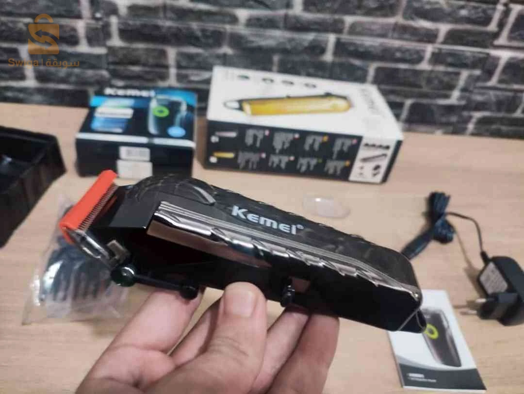 Pack Tondeuse 2 En1 OriginalPack tondeuse 2 en1 Original :✅ Tondeuse kemei sans fil avec dégradation 0,5 avec afficheur LED chromé✅ Tondeuse Kemei pour barbe spécial 0