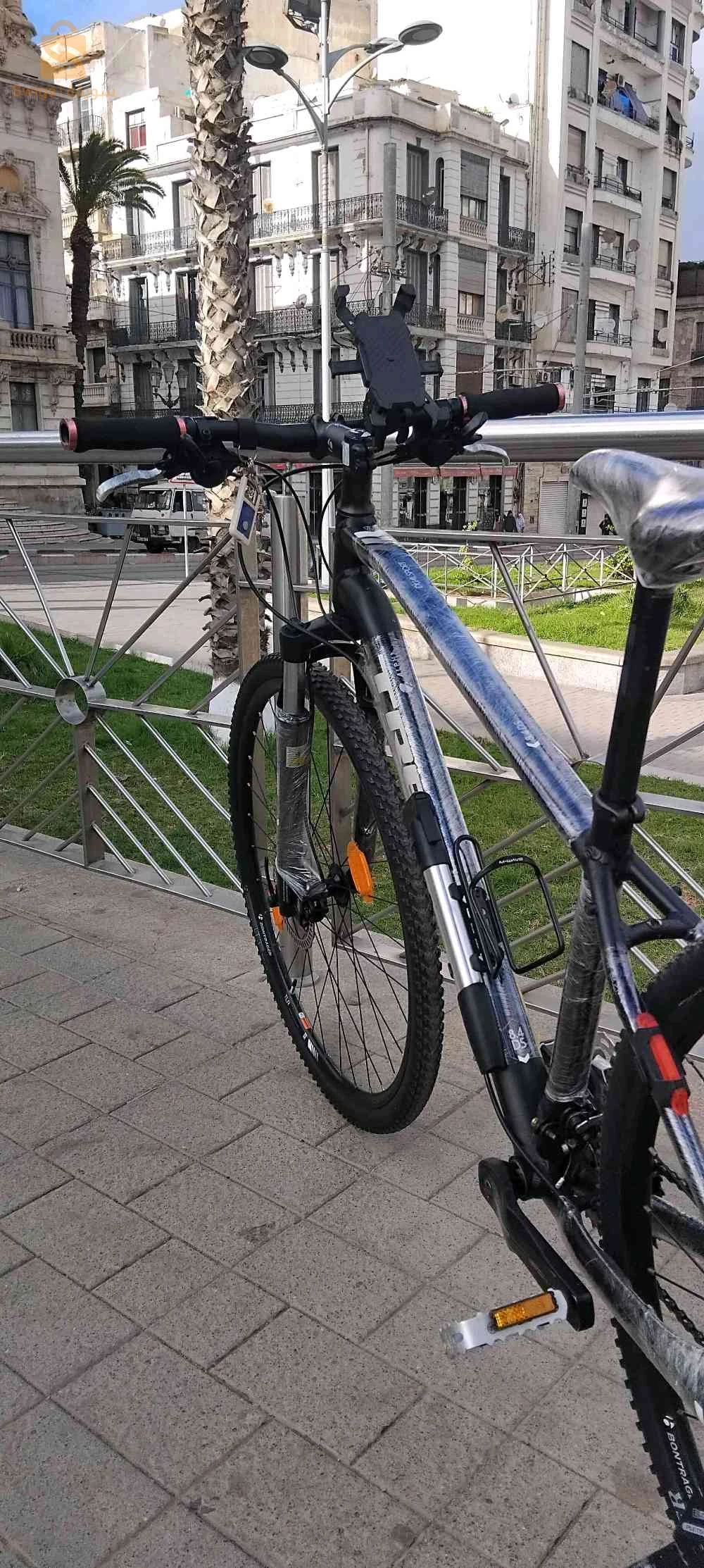 Vélo track BONTRAGER 10 sur 10 disponible 58 numéro de téléphone 
07 78 61 52 65 prix (65)