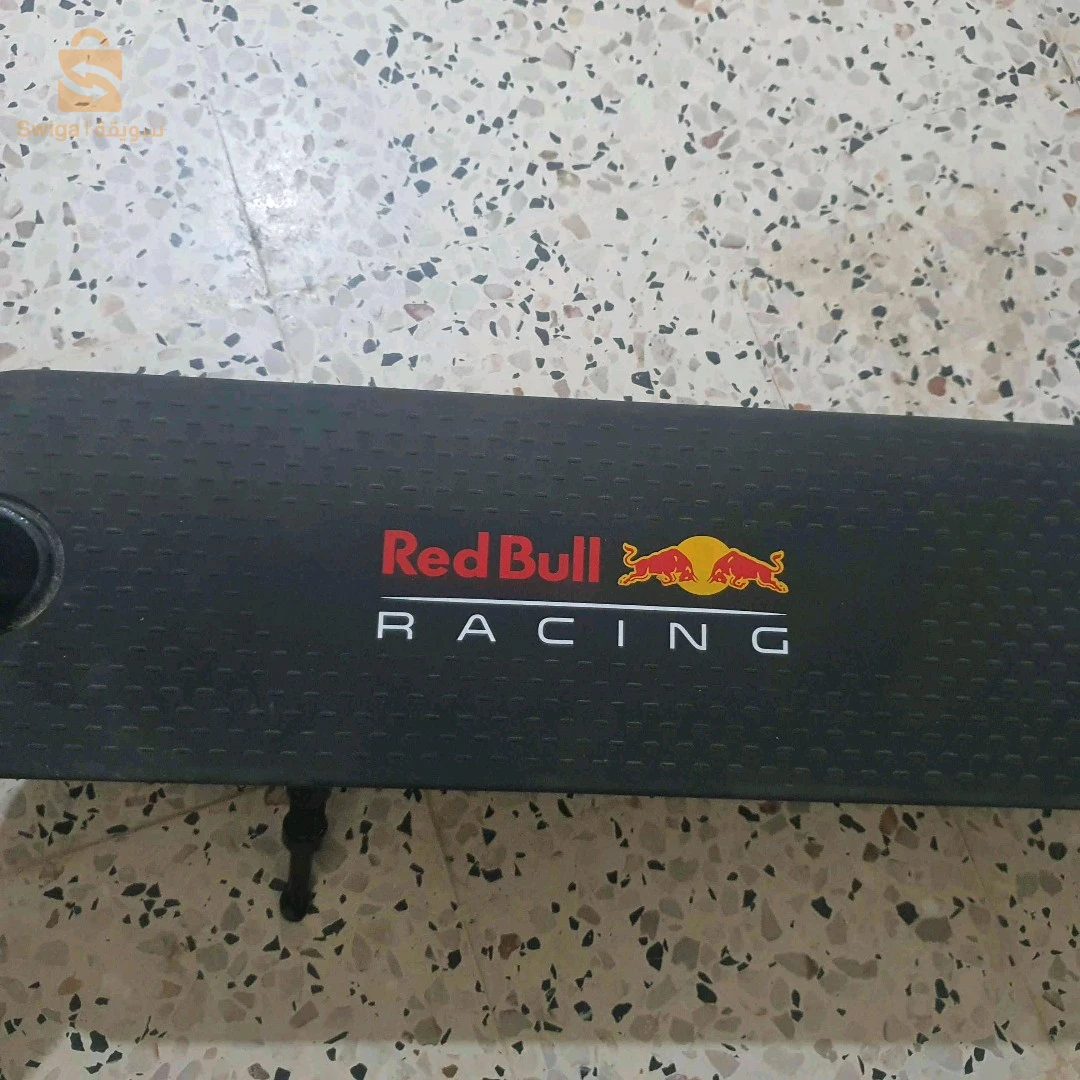 سكوتر كهربائي  من مركة ريد بول 
رقم الهاتف  0659620497